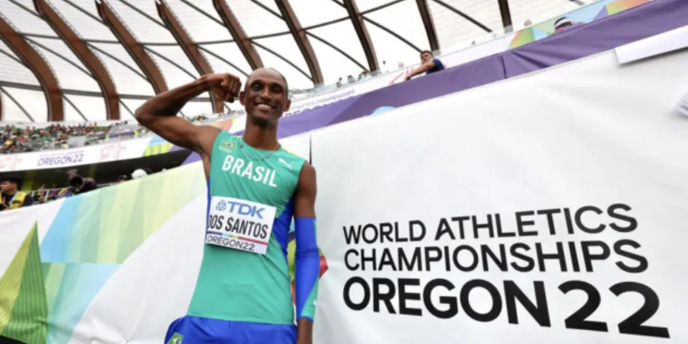 Alison dos Santos é campeão dos 400m com barreiras no Mundial de Atletismo do Oregon