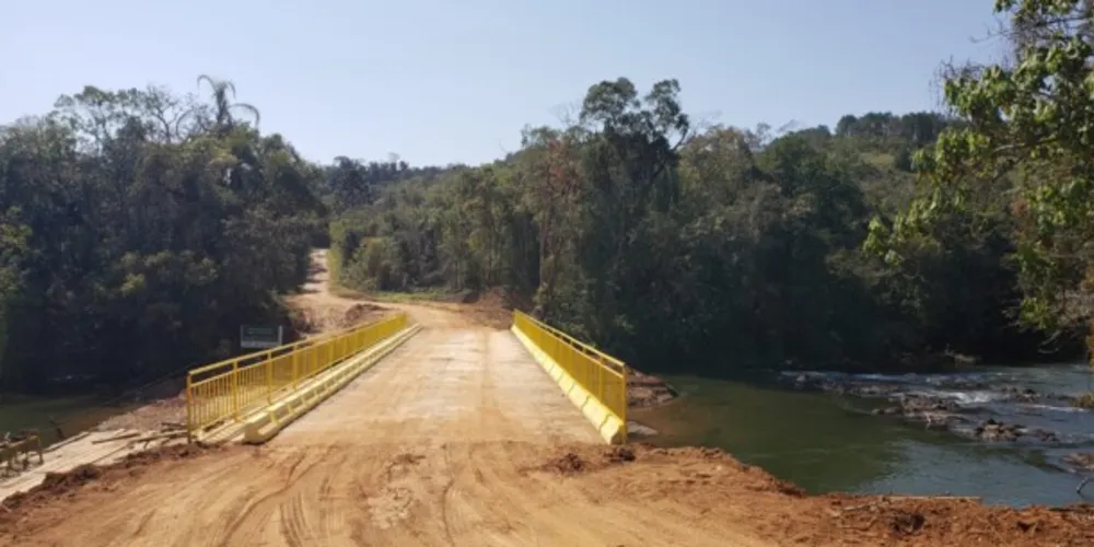 Com 37,60 metros, a ponte substitui a travessia de balsa e proporciona maior integração entre os municípios de Castro, Campo Largo, Itaperuçu, Cerro Azul e Rio Branco do Sul
