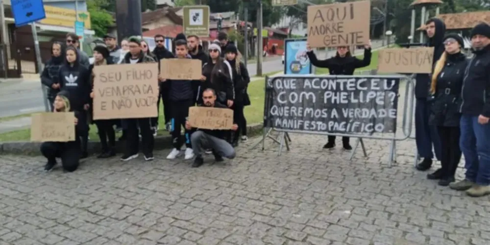 Protesto aconteceu neste sábado (20).
