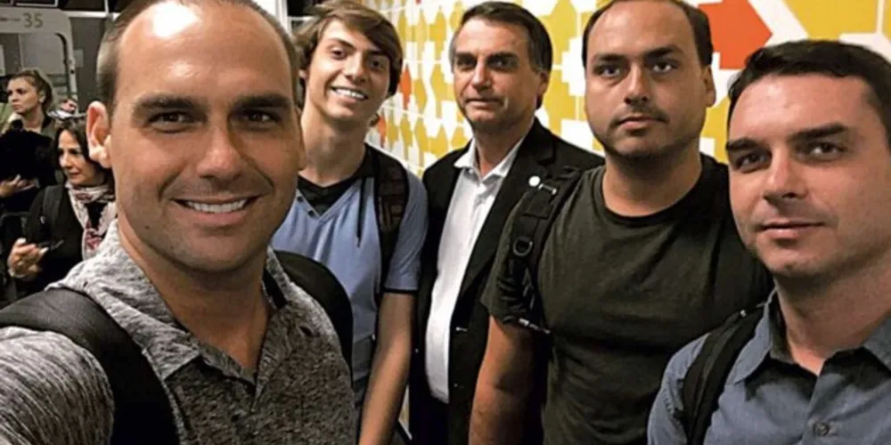 Pelo menos 51 foram adquiridos total ou parcialmente com uso de dinheiro vivo