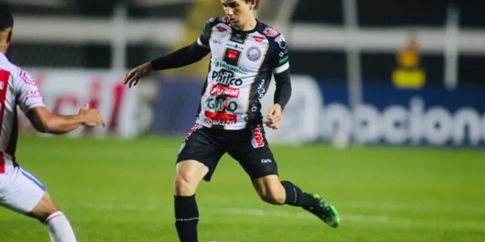Lateral Fabiano (foto) deve ser mais uma vez titular com a camisa 6 alvinegra