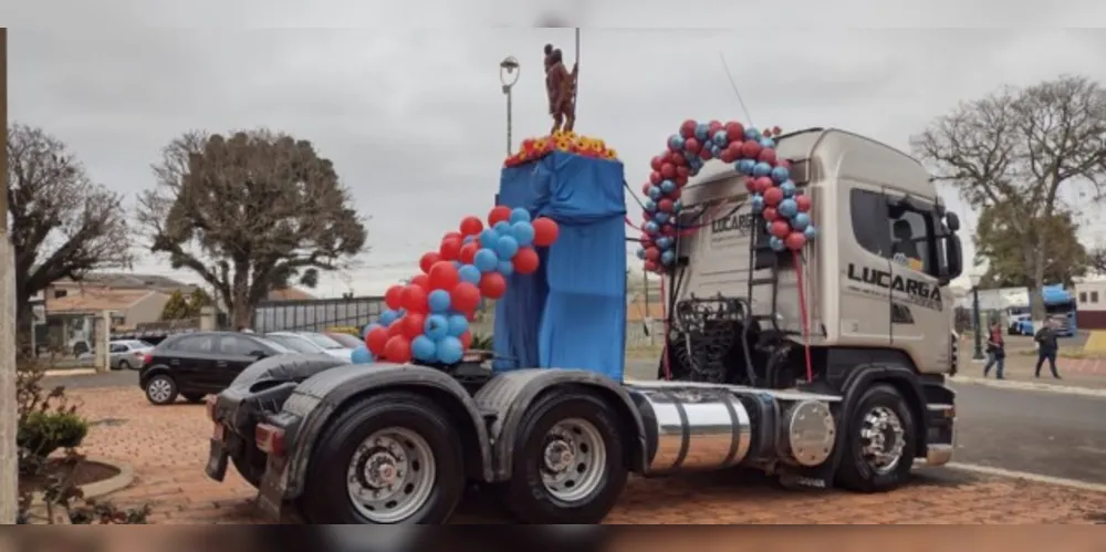 A intenção este ano é superar os quatro mil carros, motos e caminhões abençoados em 2021, quando não houve a festa, somente procissão.