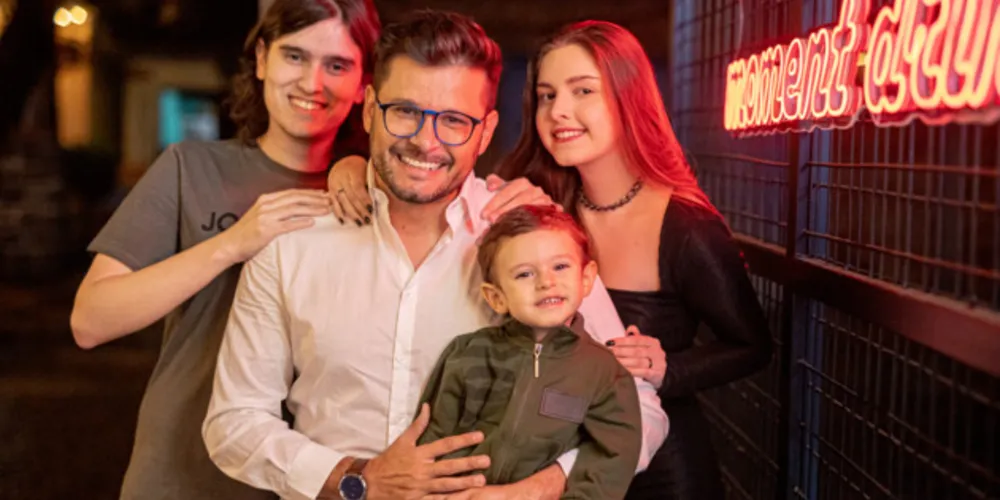 Athos Sá e seus filhos Lucca F. Carneiro de Sá, Bella Bianca Carneiro de Sá e Ravi Ávila Carneiro de Sá