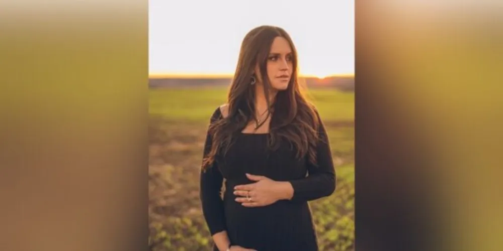 FELICITAÇÕES – A empresária Maria Vitoria Villela Costa também receberá as felicitações pela passagem de seu aniversário neste sábado (23). Maria Vitoria e seu marido Fernando Coelho aguardam ansiosos a chegada de seu primeiro filho, que irá se chamar Joaquim. Da coluna RC os votos de felicidades infinitas.