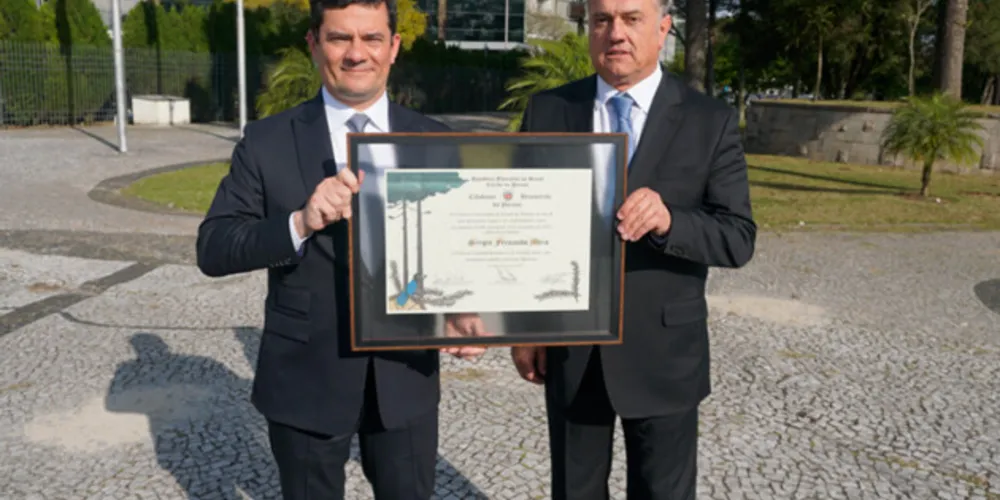 A honraria foi entregue pelo deputado Plauto Miró Guimarães (União).