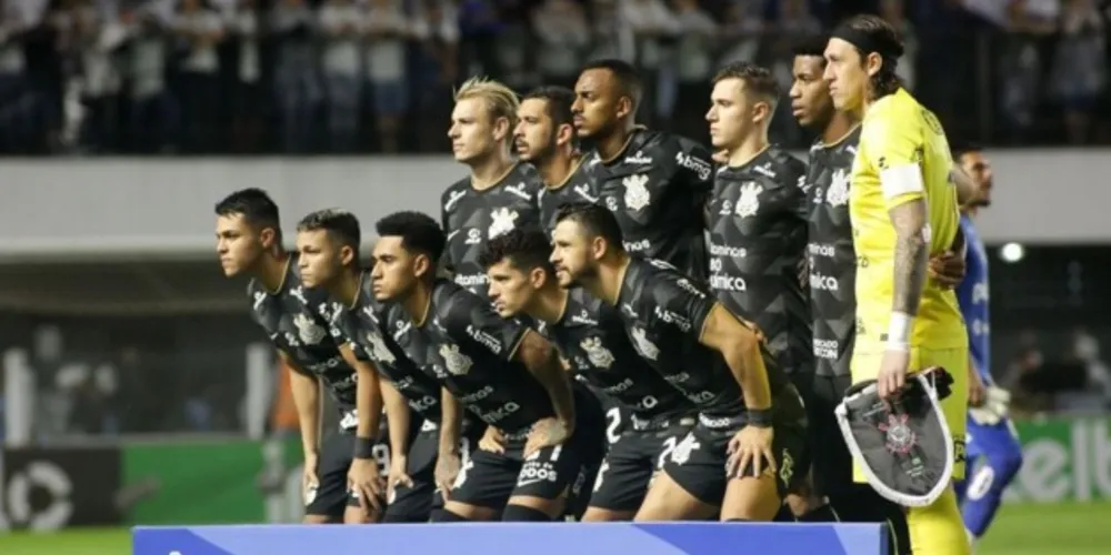 Jogando na Vila Belmiro, Santos derrotou o Corinthians por 1 a 0, mas não ficou com a vaga