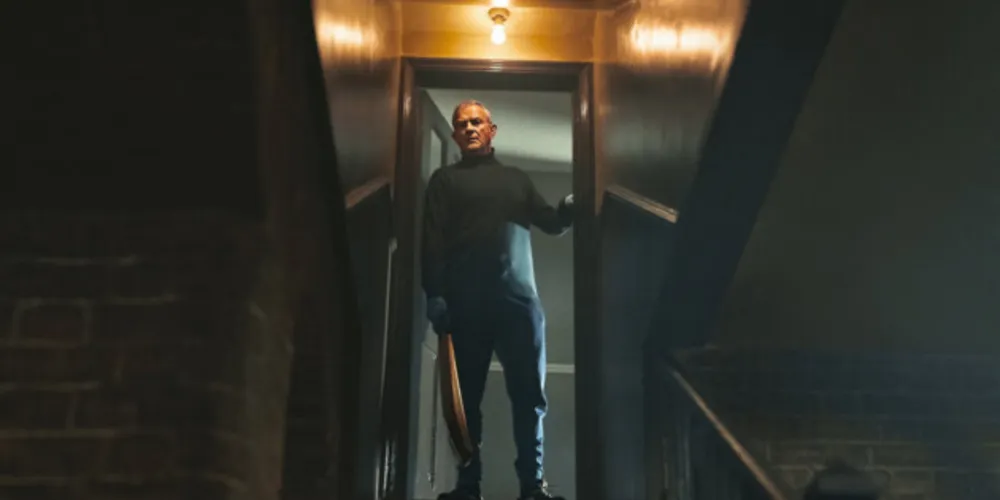 Hugh Bonneville se sai muito bem, conseguindo criar uma figura amedrontadora