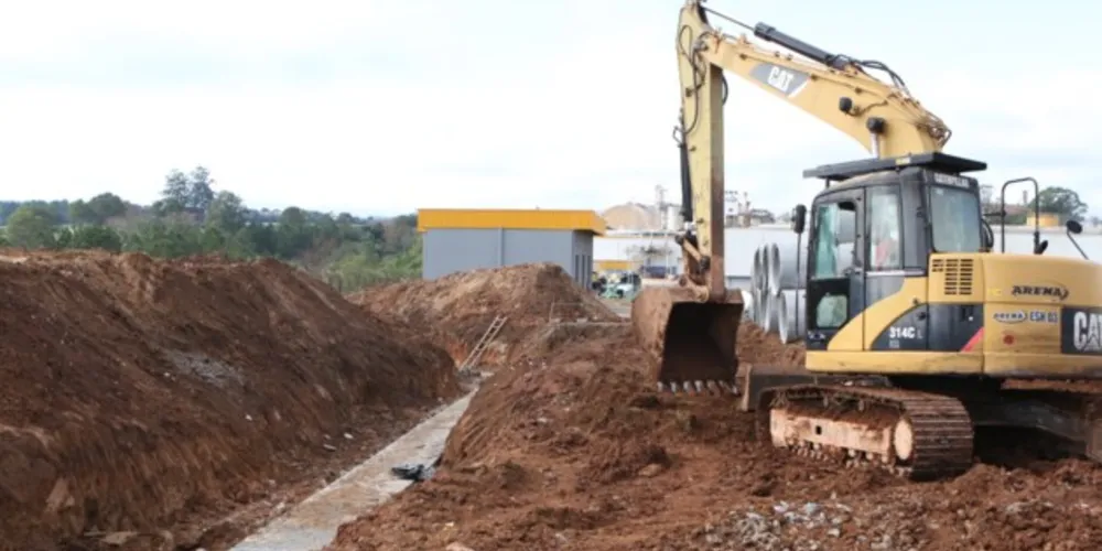 Obras de drenagem marcam o início dos trabalhos