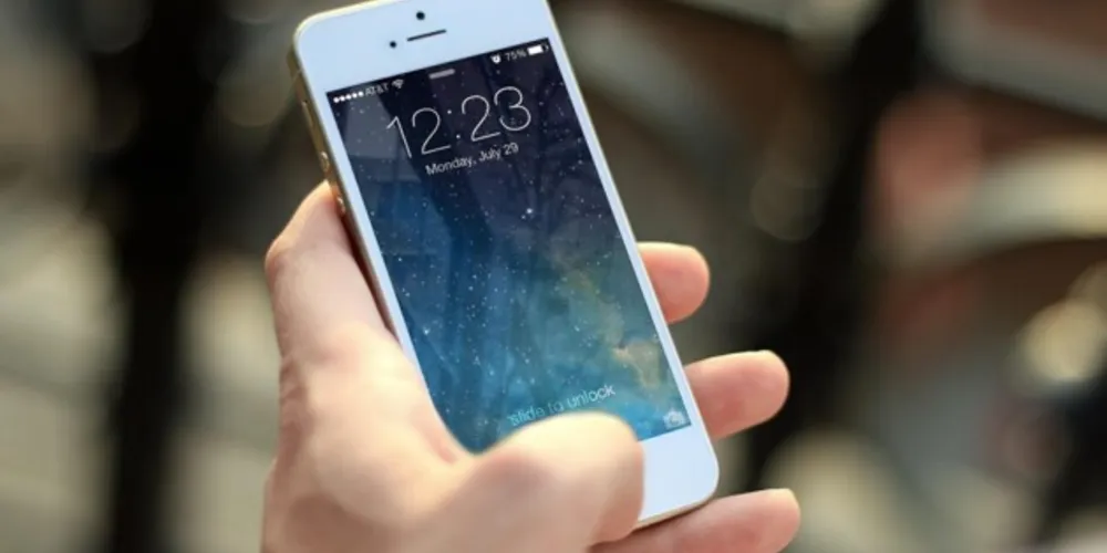 Uso do aparelho de telefone é responsável por 57% dos acidentes entre os motoristas menores de 40 anos