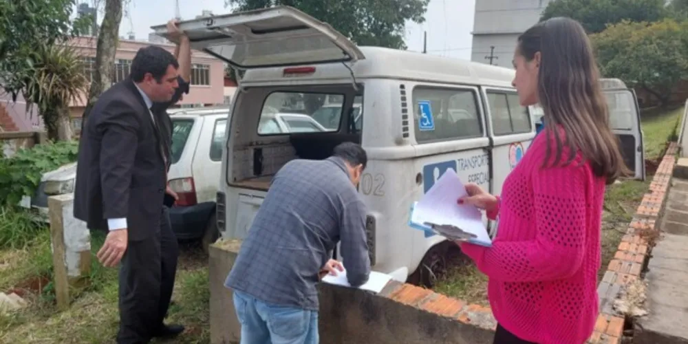 Entre os itens leiloados estão 49 automóveis