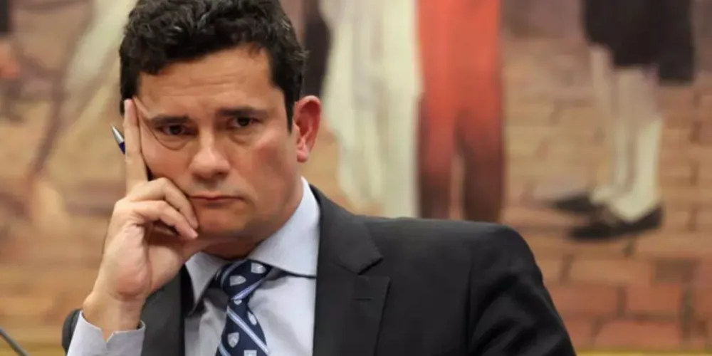 Material de campanha feito pelo ex-juiz estaria irregular