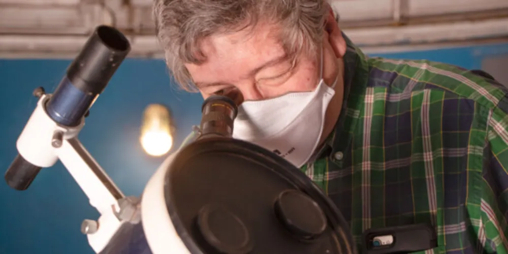 Encontro é gratuito e aberto ao público e terá observação do céu com telescópios