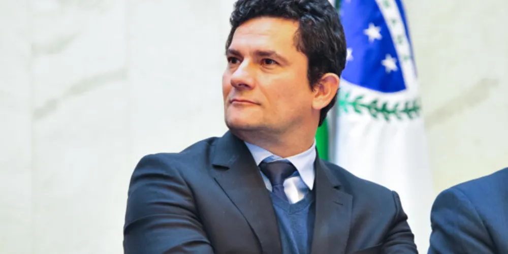 A iniciativa da homenagem é do deputado Plauto Miró Guimarães (União), aprovada em plenário, por unanimidade, em 2014.