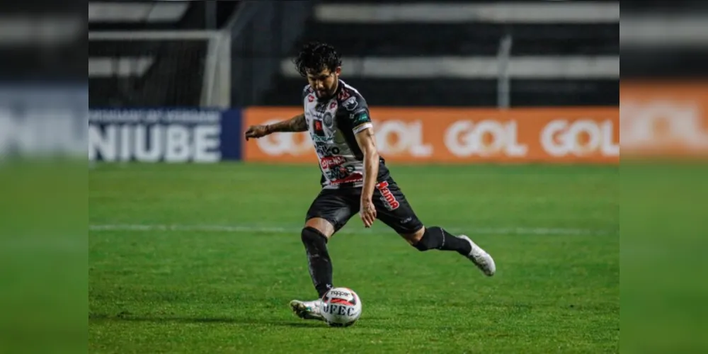 Volante Fernando Neto foi substituído pelo atacante Paulo Sérgio.