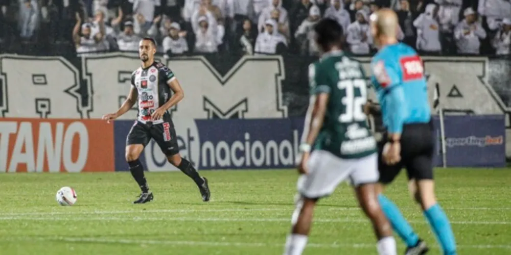 Zagueiro Dirceu, após o fim da partida, lamentou a derrota do Operário