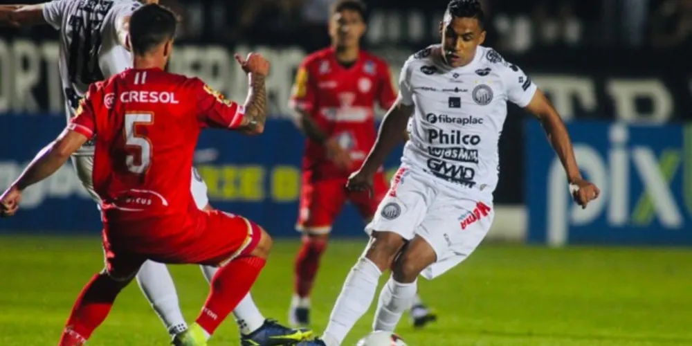 Time alvinegro lutou muito, mas não conseguiu a vitória em casa