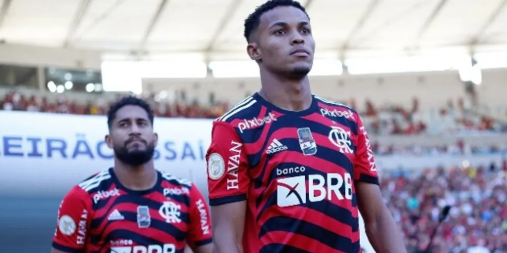 O caso está sendo investigado pela Polícia. A Adidas informou que não irá comentar a situação