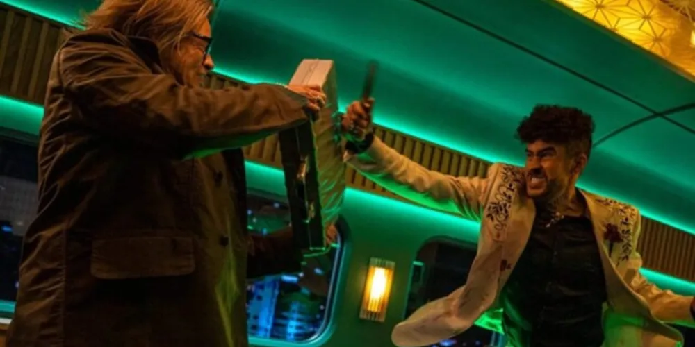 Brad Pitt interpreta Ladybug no longa com fortes inspirações visuais da franquia ‘John Wick’. Neon e muitas cores sobre um cenário soturno são a aposta da fotografia.