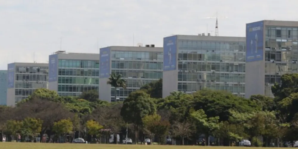 Ausência de reajustes e de concursos contribuem para recuo significativo