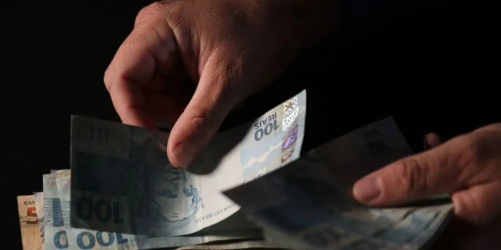 O dinheiro pode ser usado para investimentos e para despesas operacionais