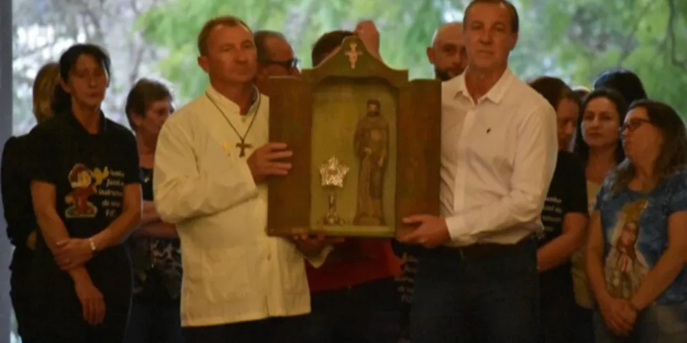 A relíquia foi levada junto à imagem de Nossa Senhora das Graças