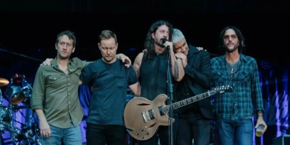 O show contou com uma série de participações especiais de outros artistas, incluindo Paul McCartney, Travis Baker e Liam Gallagher