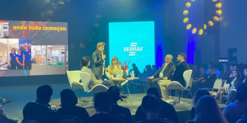 Elizabeth e Tônia apresentaram o projeto no seminário Brasil Mais Simples 2022 - etapa Santa Catarina, em Florianópolis