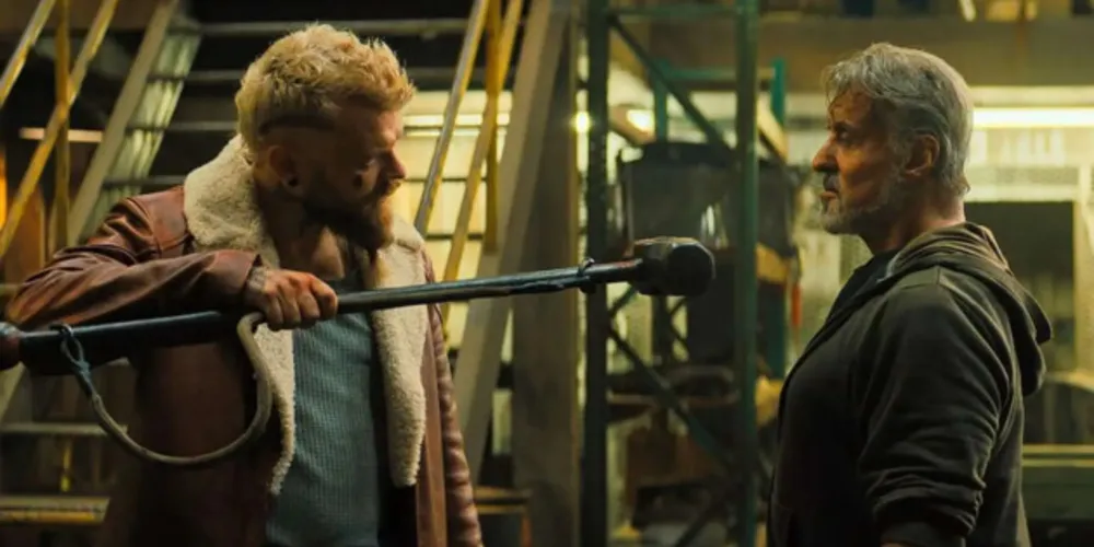 Em alguma realidade do multiverso, 'Samaritano' consegue aliar porradaria genérica com uma reflexão interessante sobre o maniqueísmo com o qual nos acostumamos a lidar em filmes de super-heróis. Infelizmente, não na nossa.