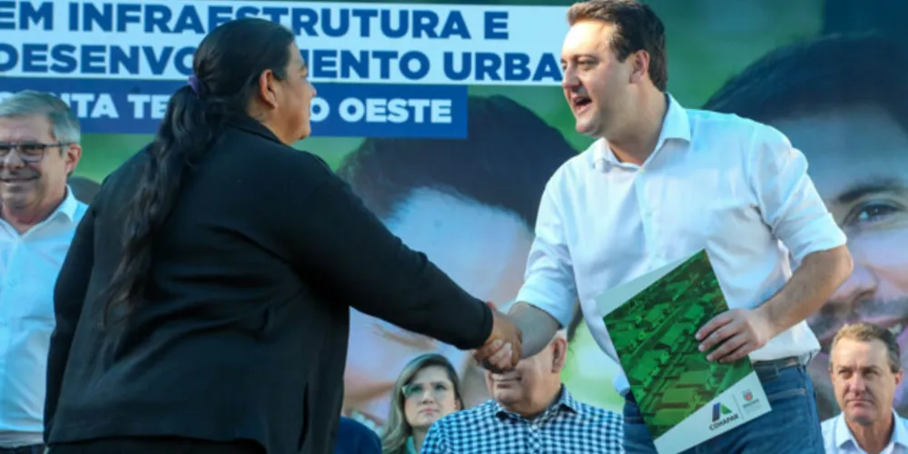 Atual governador, Carlos Massa Ratinho Jr. lidera corrida eleitoral