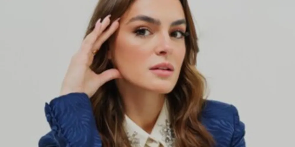 DESTAQUE - A badalada consultora de imagem Thays Ribeiro será a responsável pela produção do desfile que acontecerá no evento de 7 anos da coluna RC. As conceituadas lojas Vibe, Madani, Maria Dolores e Mr. Cat mostraram as principais tendências da moda na ocasião. A produção dos modelos ficará a cargo do salão MB Concept.