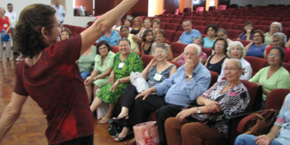 São cursos das universidades de Londrina, Estadual do Paraná e do Centro-Oeste do Paraná. Programas de extensão universitária de ação continuada têm como objetivo a inserção social e a qualidade de vida de pessoas idosas.