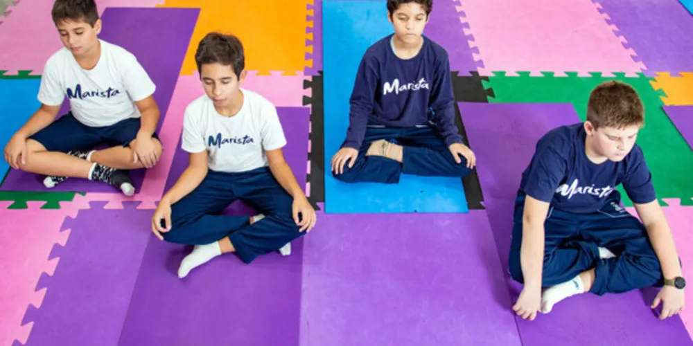 Quatro benefícios do yoga para crianças e adolescentes