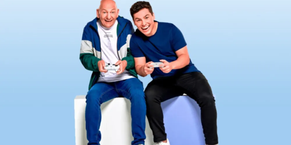 Dono da rede, Luciano é 'figurinha carimbada' em ações da loja; filho do dono da rede varejista, por outro lado, estreia em ações do gênero