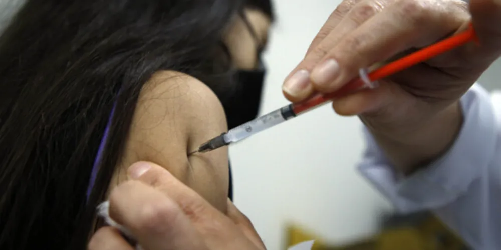 Orientação da Secretaria de Estado da Saúde é procurar o posto de saúde do seu município e verificar os horários de vacinação