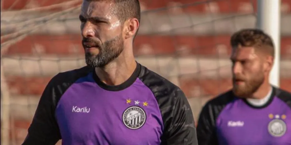 Com grandes atuações na competição, goleiro Vanderlei comanda a equipe como capitão