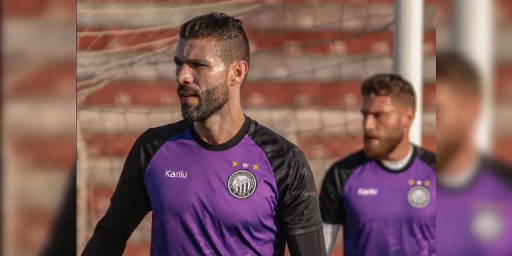 Com grandes atuações na competição, goleiro Vanderlei comanda a equipe como capitão