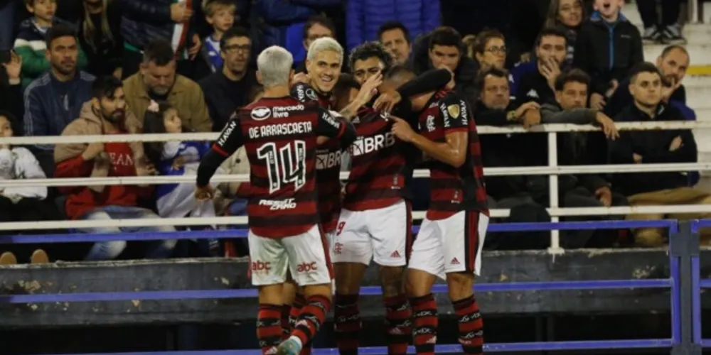 Flamengo abriu vantagem logo no 1º tempo e não deu chances aos argentinos