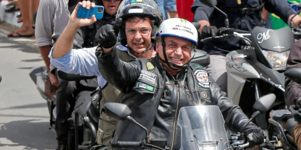 Pela manhã, Bolsonaro participou de motociata em Caruaru (PE)
