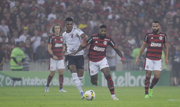 Personagens dos dois lados reclamaram da atuação do árbitro Luiz Flávio de Oliveira
