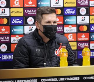 Ex-técnico do Operário, Paulo Turra comandou o Athletico após expulsão de Felipão