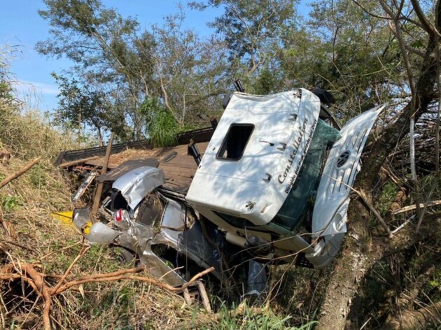 De acordo com a PRE, por volta das 15h, a pista pode ficar parcialmente interditada para a remoção dos veículos