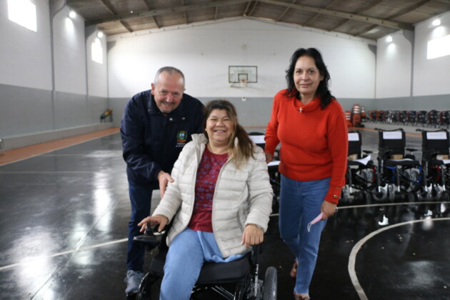Secretaria realizou busca ativa e uma equipe multidisciplinar avaliou as pessoas com deficiências físicas que receberam o equipamento