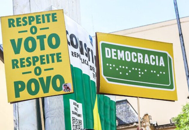 Maioria dos paranaenses apoiam a democracia.