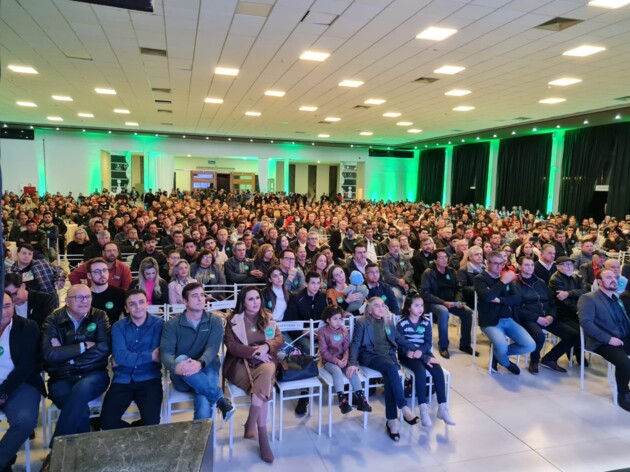 Evento promovido por Aliel Machado reuniu mais de mil pessoas e teve o objetivo de prestar contas do segundo mandato do deputado.