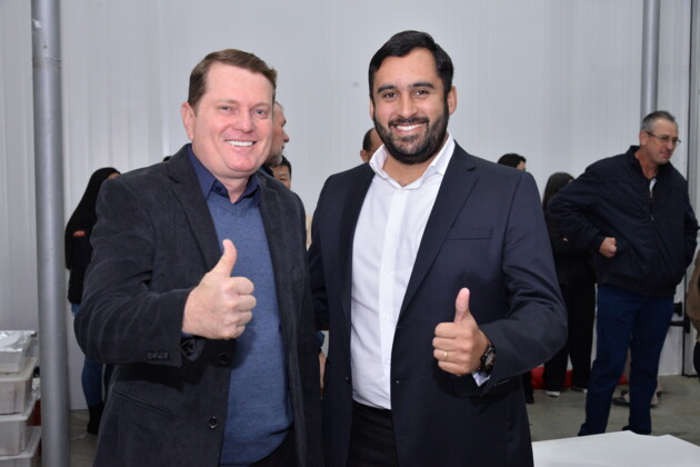 Empresario responsável pela nova unidade produtiva, Augusto Lopata, esteve acompanhado pelo prefeito de Reserva, Lucas Machado