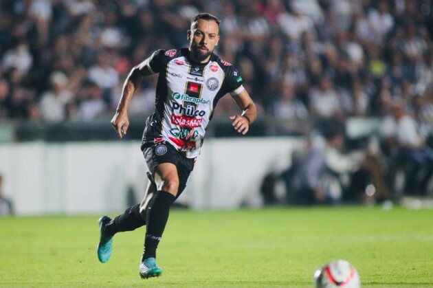 Paulo Sérgio (foto) volta à briga por um lugar no ataque alvinegro