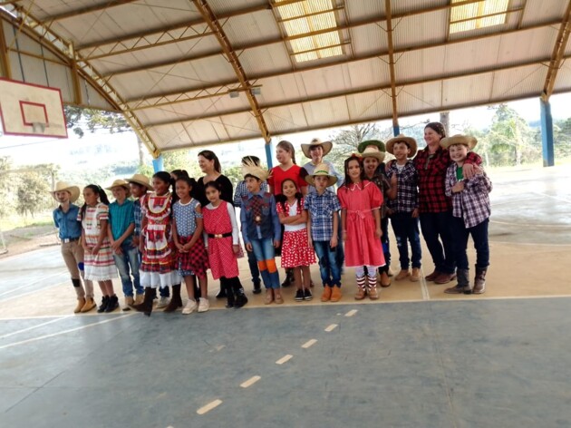 Imagem ilustrativa da imagem Vamos Ler aborda tradicional festa julina em escola de Reserva
