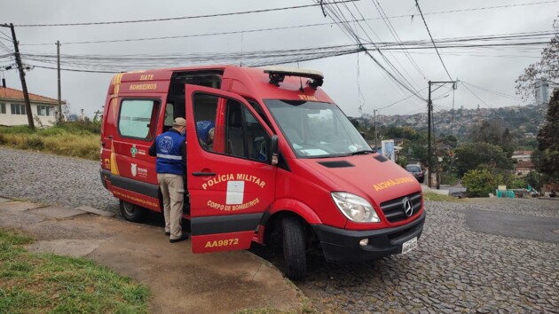 Imagem ilustrativa da imagem Após briga, homem leva facada nas costas em PG