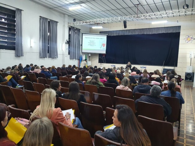 Profissionais da Saúde da Regional se reuniram no auditório da Universidade Estadual de Ponta Grossa (UEPG)