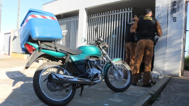 Dono da moradia e da motocicleta acionou a Polícia Militar para averiguar a situação